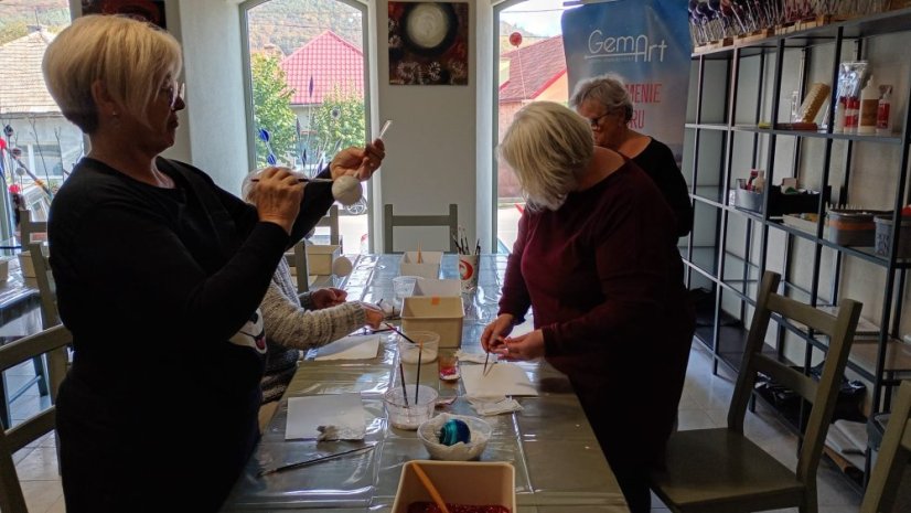 51018-WORKSHOP FÜLLEN, STRAHLEN UND MALEN VON WEIHNACHTSDEKORATIONEN