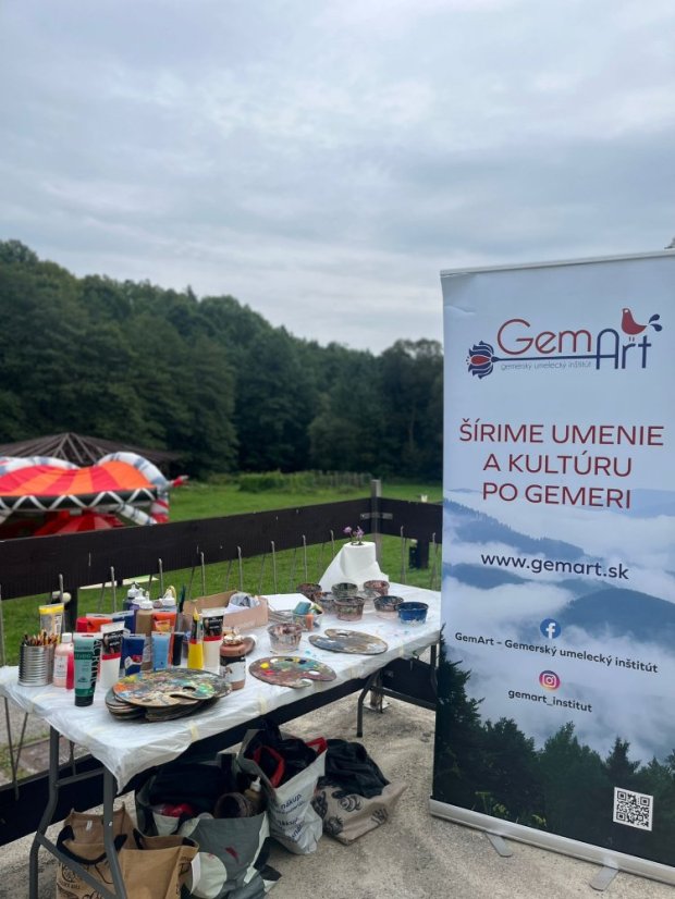 50911-Malerei, Musik, Gulasch und Sauerkrautsuppe im Zálesák Betliar, 11.9.2025