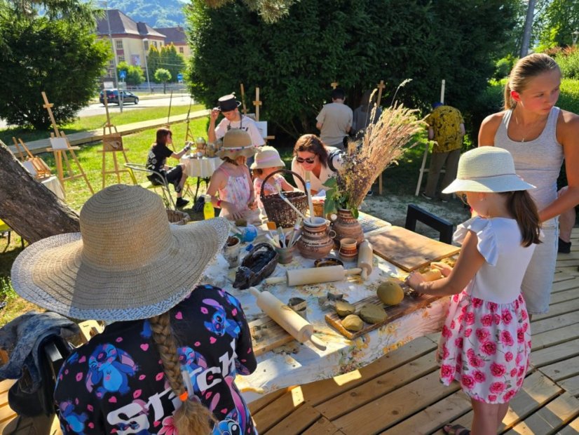 50703-Műhely Művészeti Park Revúca, Agyagozunk, 2025.07.03.