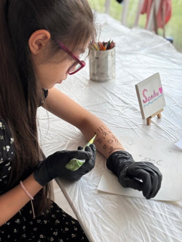 50716-Kurz Zeichnungen und Malerei, 2. Turnus, Tag 3, 16.7.2025, Betliar