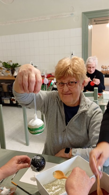 51018-WORKSHOP FÜLLEN, STRAHLEN UND MALEN VON WEIHNACHTSDEKORATIONEN