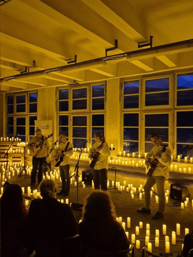 51017-Hegedűkvartett "Vibrans" a gyertyák lángjában Revúcán