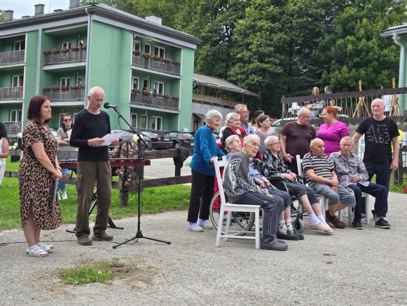50911-Malerei, Musik, Gulasch und Sauerkrautsuppe im Zálesák Betliar, 11.9.2025
