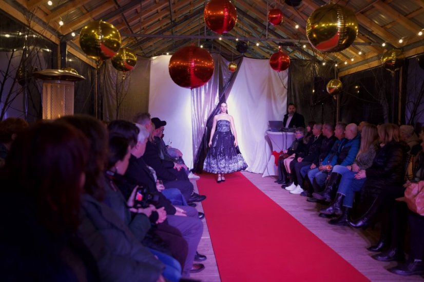 51213-Kivételes divatbemutató a Gemer karácsonyi vásárban - Štítnik