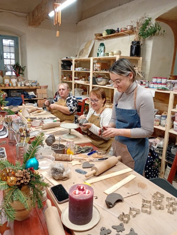 51108-WORKSHOP FÚKANIA, STRIEBRENIA ÉS MAĽOVANIA KARÁCSONYI DÍSZEK