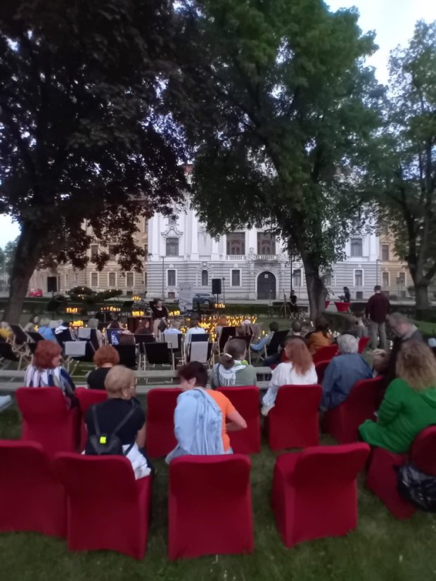 50503-Konzert im Licht der Kerzen - Park Rimavská Sobota, 3.5.2025