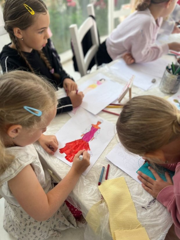 50711-Kurz rajz és festés, 1. turnus, 5. nap, Betliar, 25.07.11