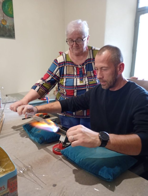 51108-WORKSHOP FÚKANIA, STRIEBRENIA ÉS MAĽOVANIA KARÁCSONYI DÍSZEK