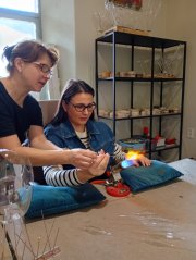 51122-WORKSHOP FÚKANIA, STRIEBRENIA A MAĽOVANIA VIANOČNÝCH OZDÔB