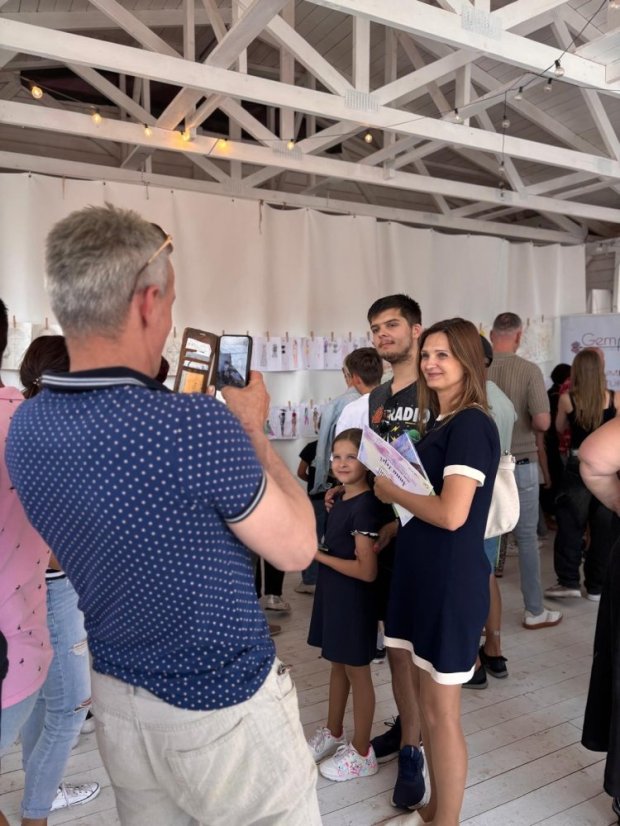 50711-Vernissage - 1. Runde Zeichnungen, Malerei und Design, 11.7.2025