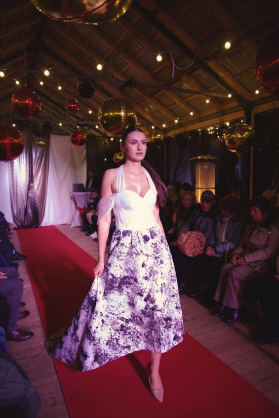 51213-Kivételes divatbemutató a Gemer karácsonyi vásárban - Štítnik