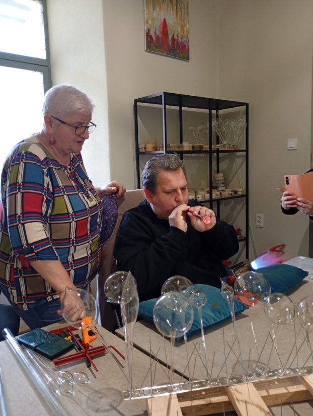 51108-WORKSHOP FÚKANIA, STRIEBRENIA ÉS MAĽOVANIA KARÁCSONYI DÍSZEK