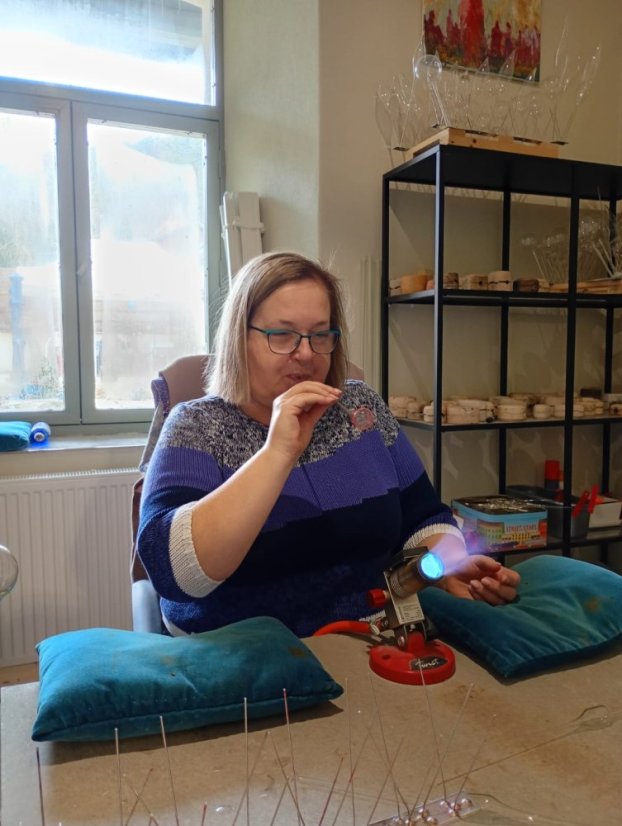 51122-WORKSHOP FÚKANIA, STRIEBRENIA A MAĽOVANIA VIANOČNÝCH OZDÔB