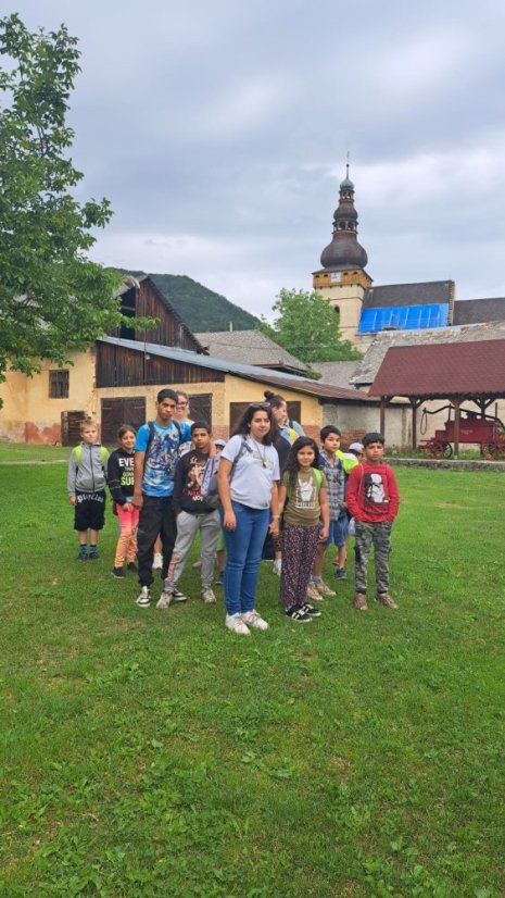 50617-Középiskola Rožňava a Hrade-ban, 17.6.25