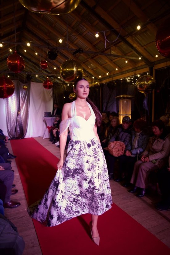 51213-Kivételes divatbemutató a Gemer karácsonyi vásárban - Štítnik