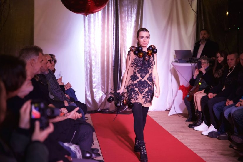 51213-Kivételes divatbemutató a Gemer karácsonyi vásárban - Štítnik