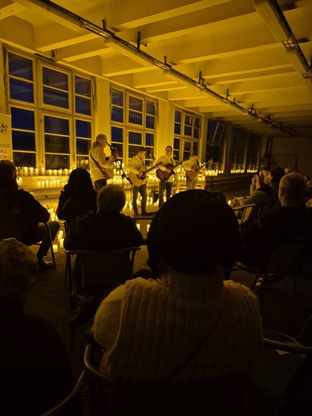 51017-Hegedűkvartett "Vibrans" a gyertyák lángjában Revúcán