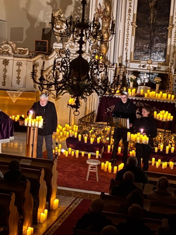 51207-Adventi koncert zene és szó "A szerelem hozza a fényt" - Revúca