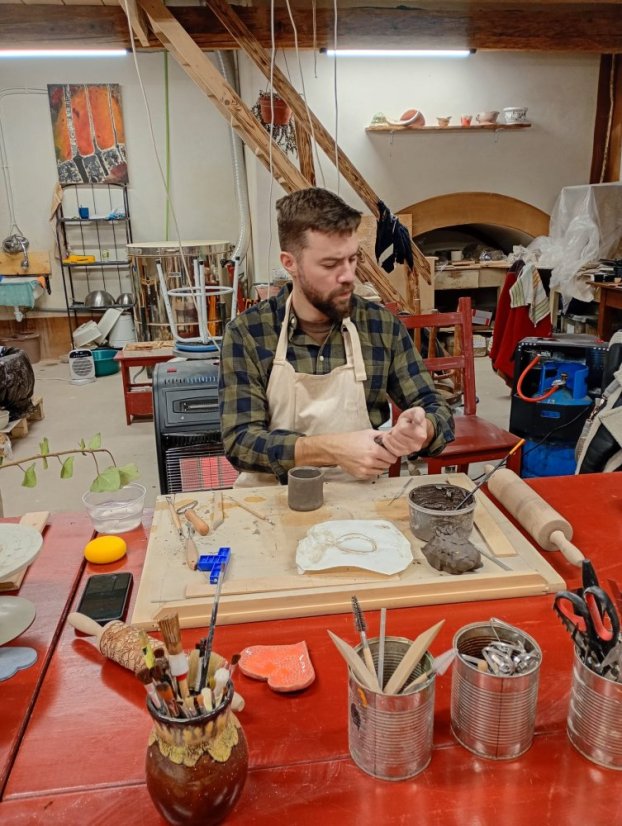 60124-Workshop Keramik - Grundtechniken - Detail und Struktur (Oberflächendekoration)