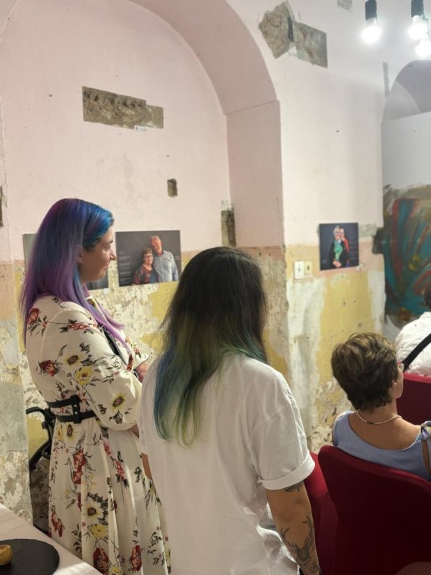 50802-Vernisage a kiállításhoz "Ami összeköt minket" beszélgetésekkel, 2.8.25, Štítnik