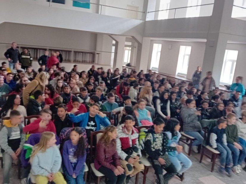 50407-"Wenn die Erdkugel kichert", Theater Romathan in Štítnik, 7.4.2025