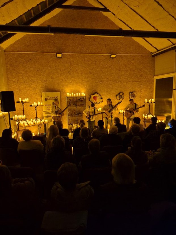 50926-Gitarrenquartett "Vibrans" im Kerzenlicht in Štítnik