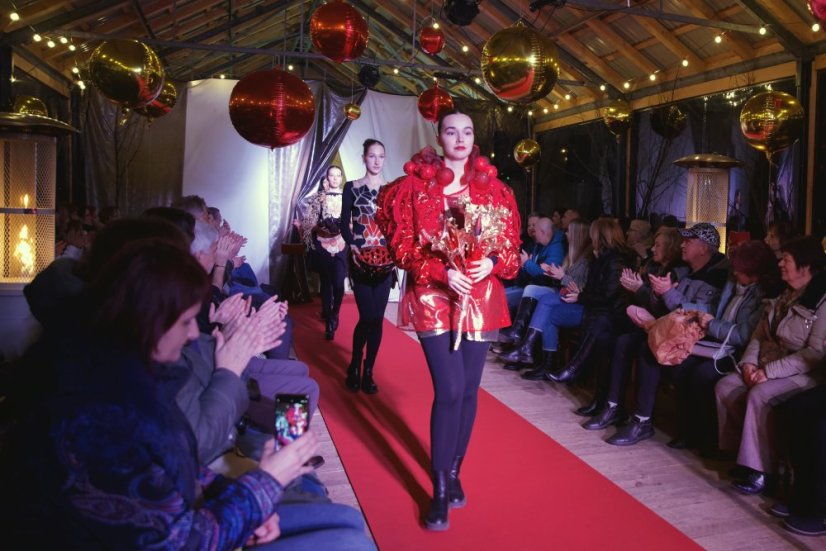 51213-Kivételes divatbemutató a Gemer karácsonyi vásárban - Štítnik