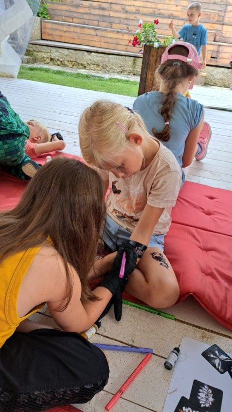 50716-Kurz Zeichnungen und Malerei, 2. Turnus, Tag 3, 16.7.2025, Betliar