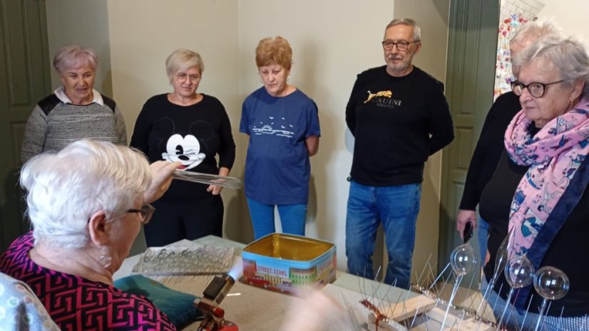 51018-WORKSHOP FÜLLEN, STRAHLEN UND MALEN VON WEIHNACHTSDEKORATIONEN