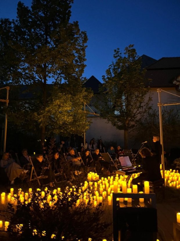 50502-Konzert im Kerzenlicht - Parks und Gärten, Jelšava, 2.5.2025