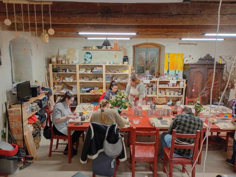 60124-Workshop Keramik - Grundtechniken - Detail und Struktur (Oberflächendekoration)