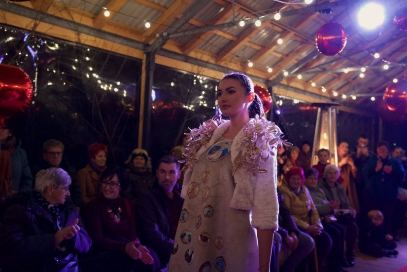 51213-Kivételes divatbemutató a Gemer karácsonyi vásárban - Štítnik