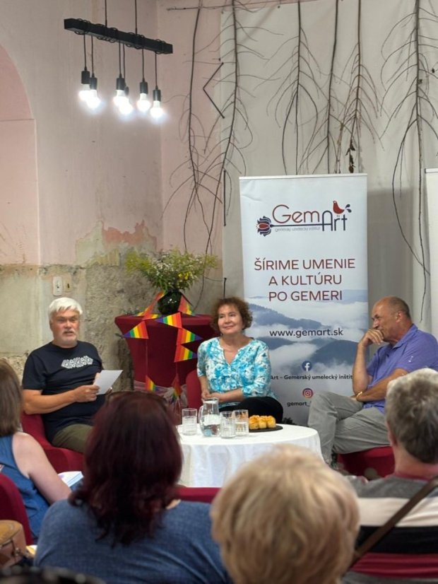 50802-Vernisage a kiállításhoz "Ami összeköt minket" beszélgetésekkel, 2.8.25, Štítnik