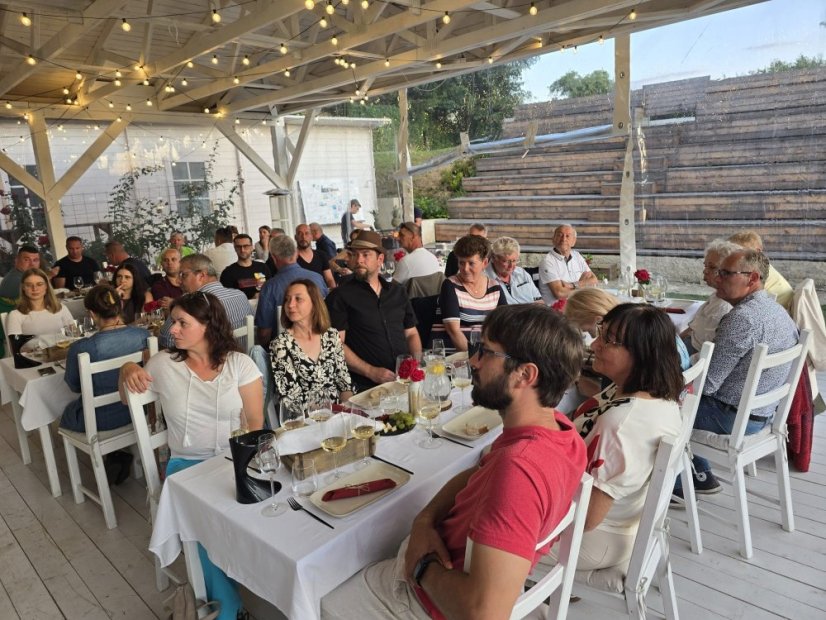 50719-Vernisáž kurzu dospelých s degustáciou vín, 19.7.2025