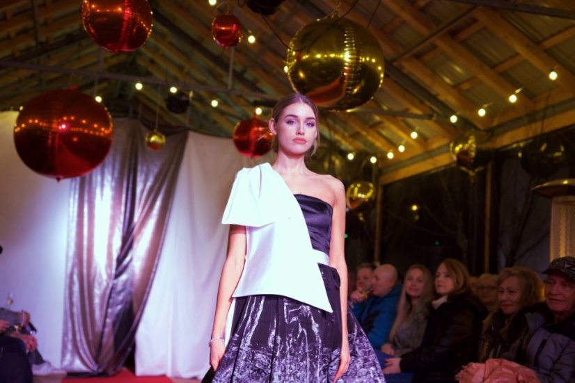 51213-Kivételes divatbemutató a Gemer karácsonyi vásárban - Štítnik