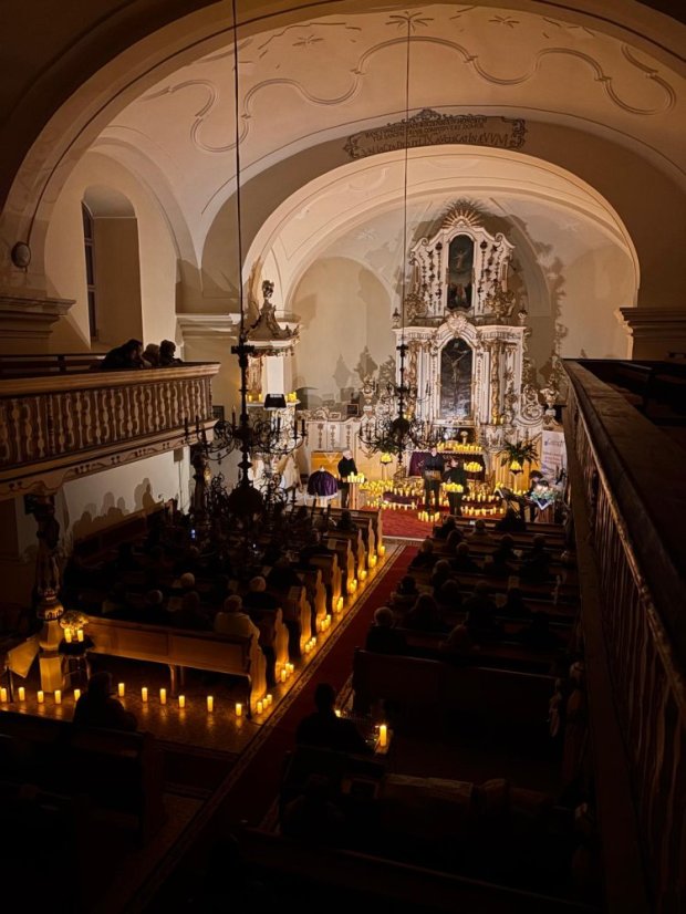51214-Adventný koncert hudby a slova "Láska nesie svetlo" - Štítnik