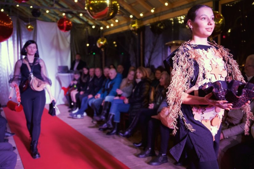 51213-Kivételes divatbemutató a Gemer karácsonyi vásárban - Štítnik