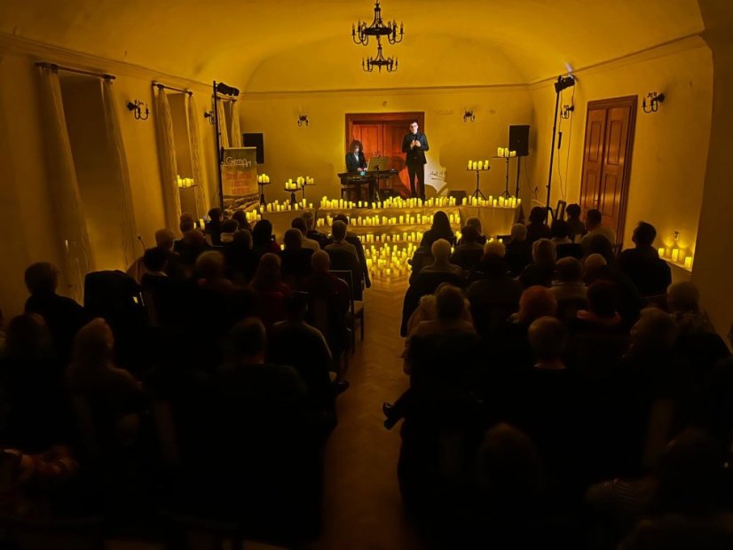 50316-Koncert w blasku świec, Król, 16.3.2025