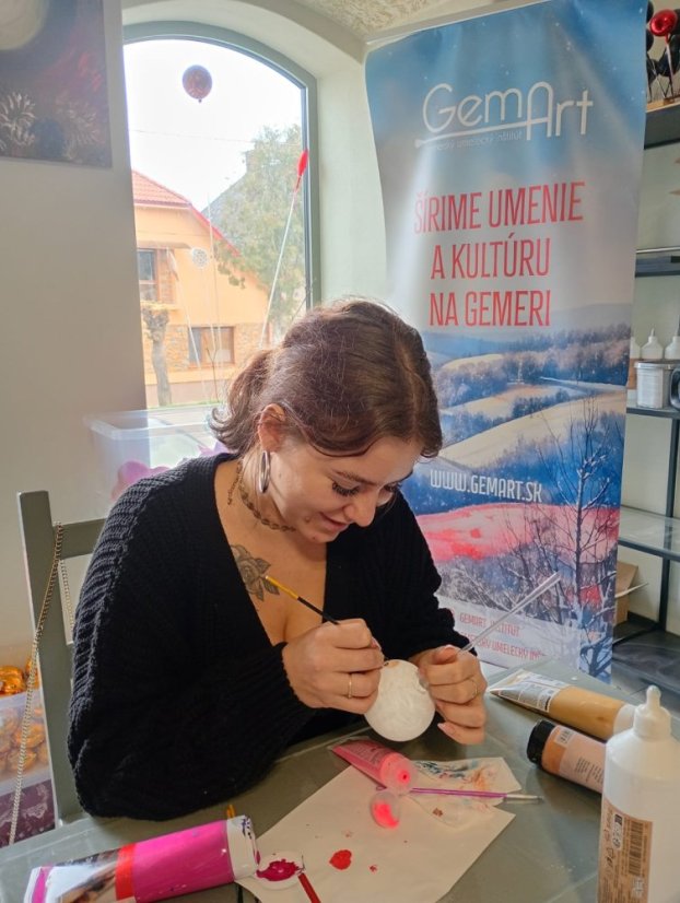 51122-WORKSHOP FÚKANIA, STRIEBRENIA A MAĽOVANIA VIANOČNÝCH OZDÔB