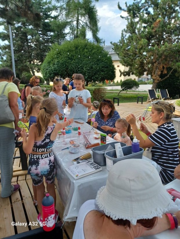 50724-ART PARK, üvegfestés, Revúca, 2025.07.24.