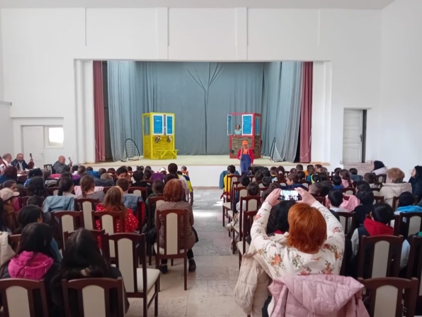 50407-"Wenn die Erdkugel kichert", Theater Romathan in Štítnik, 7.4.2025