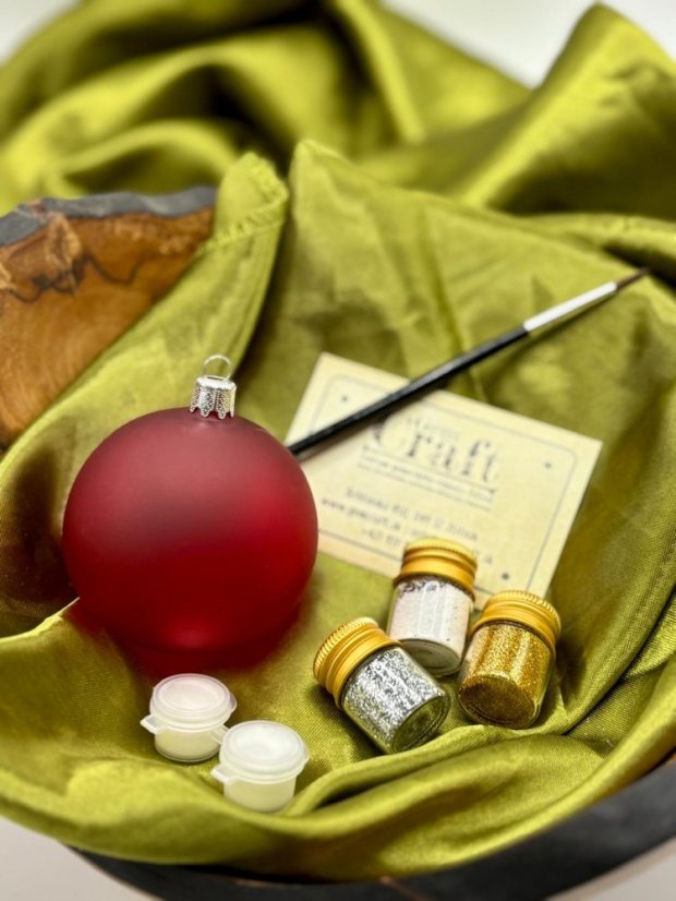 Kreatives DIY-Set zur Dekoration einer Glaskugel – mattrot