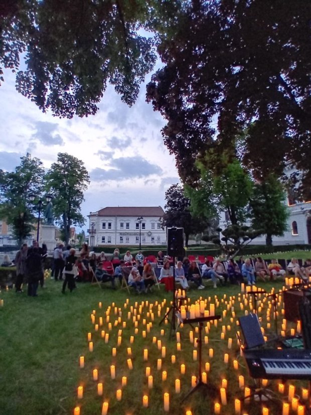 50503-Konzert im Licht der Kerzen - Park Rimavská Sobota, 3.5.2025