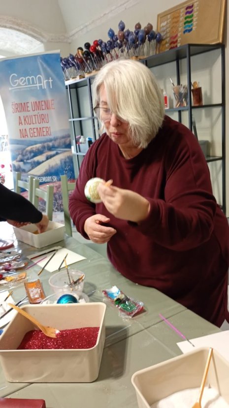 51018-WORKSHOP FÜLLEN, STRAHLEN UND MALEN VON WEIHNACHTSDEKORATIONEN