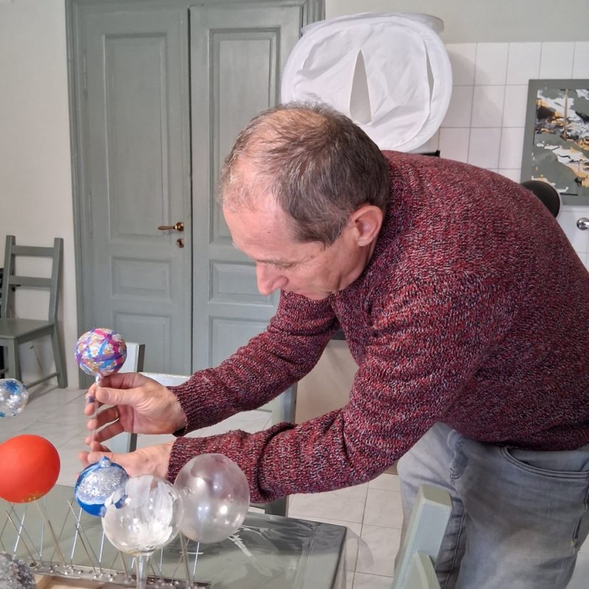 51108-WORKSHOP FÚKANIA, STRIEBRENIA ÉS MAĽOVANIA KARÁCSONYI DÍSZEK