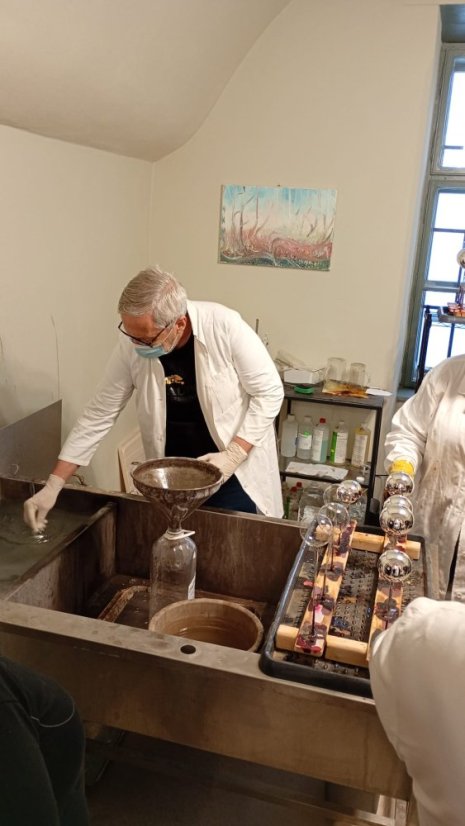 51018-WORKSHOP FÜLLEN, STRAHLEN UND MALEN VON WEIHNACHTSDEKORATIONEN