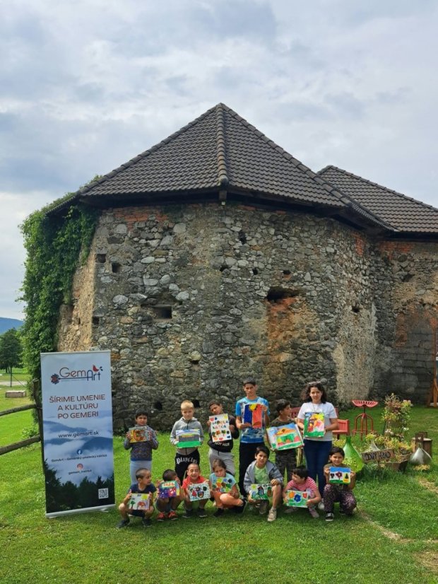 50617-Középiskola Rožňava a Hrade-ban, 17.6.25