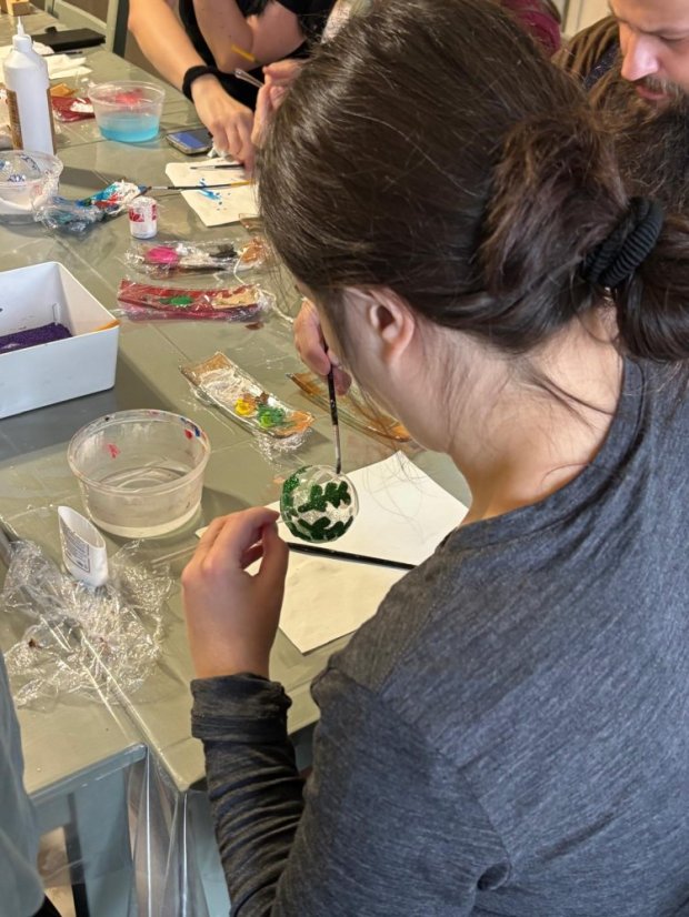 51122-WORKSHOP FÚKANIA, STRIEBRENIA A MAĽOVANIA VIANOČNÝCH OZDÔB