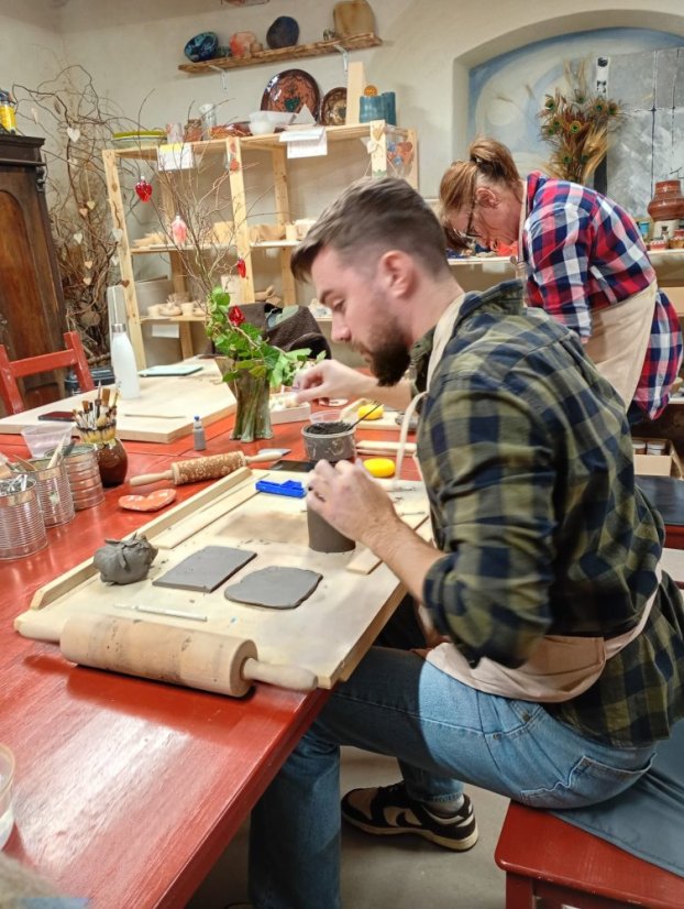 60124-Workshop Keramik - Grundtechniken - Detail und Struktur (Oberflächendekoration)