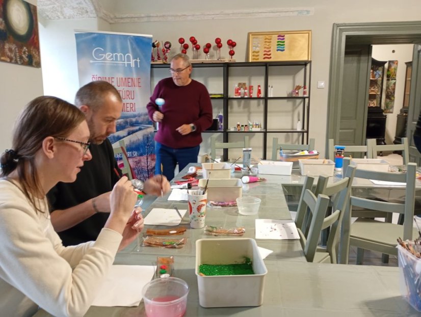 51108-WORKSHOP FÚKANIA, STRIEBRENIA ÉS MAĽOVANIA KARÁCSONYI DÍSZEK